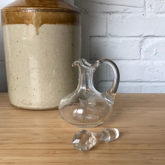 Vintage Crystal Mini Cruet with Leaves design - Picture 3 of 6